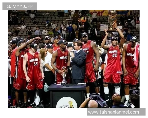 2012年NBA经典对决勇士队与热火队的精彩瞬间回顾与分析